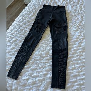 Alo high waisted moto leggings in black / black glossy